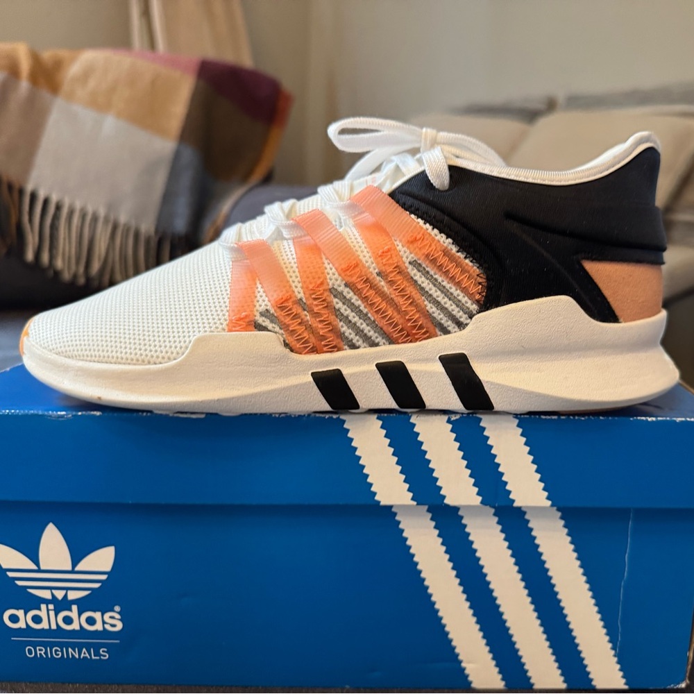NWT Adidas sneakers